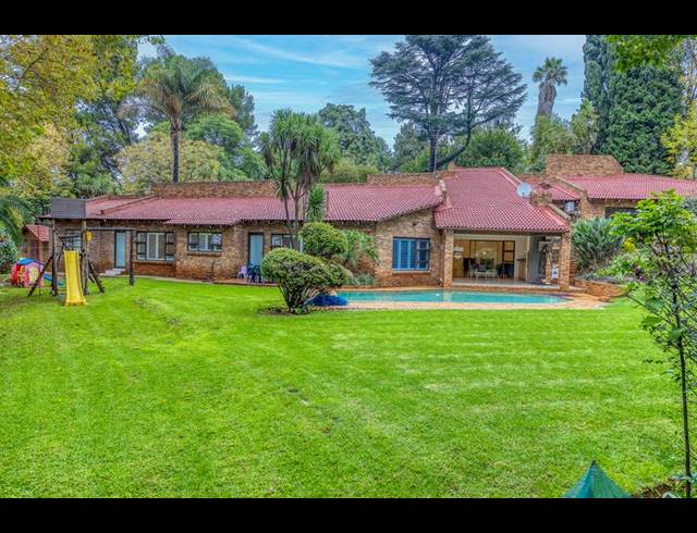 5 BEDROOM HOUSE FOR SALE IN HOUGHTON ESTATE